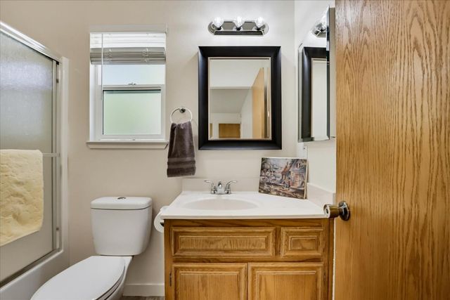 23198 Lone Pine Dr, Auburn, CA 95602