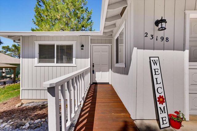 23198 Lone Pine Dr, Auburn, CA 95602