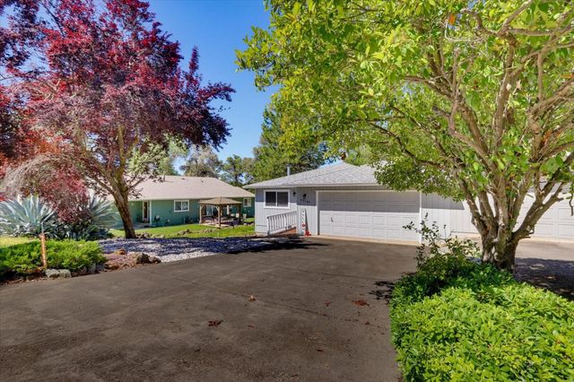 23198 Lone Pine Dr, Auburn, CA 95602