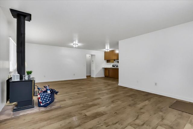 23198 Lone Pine Dr, Auburn, CA 95602