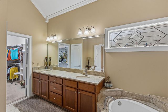 619 E WARWICK OAKS LN, Collierville, TN 38017