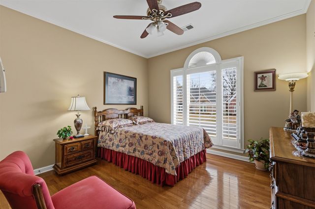 619 E WARWICK OAKS LN, Collierville, TN 38017