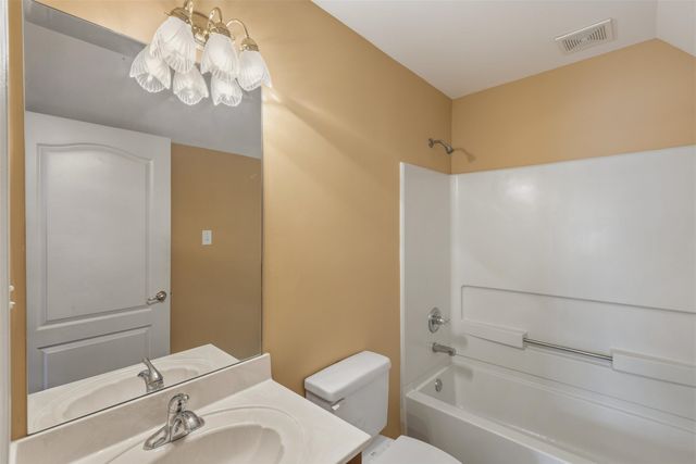 619 E WARWICK OAKS LN, Collierville, TN 38017