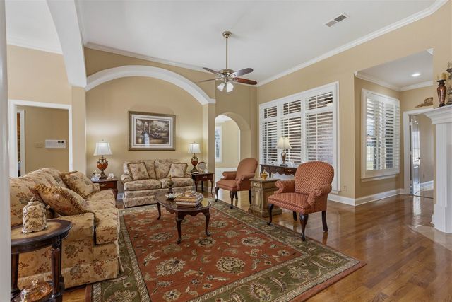 619 E WARWICK OAKS LN, Collierville, TN 38017