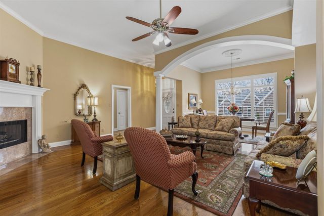 619 E WARWICK OAKS LN, Collierville, TN 38017