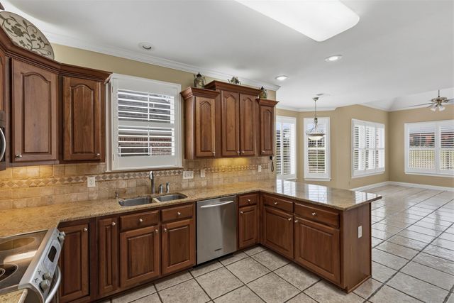 619 E WARWICK OAKS LN, Collierville, TN 38017