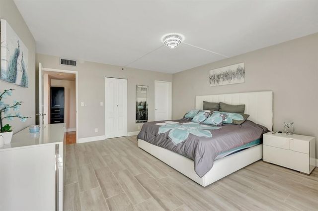 2200 S Cypress Bend Drive 905, Pompano Beach, FL 33069