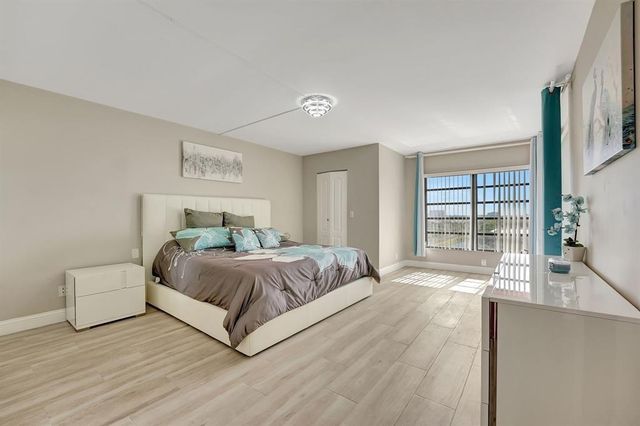 2200 S Cypress Bend Drive 905, Pompano Beach, FL 33069