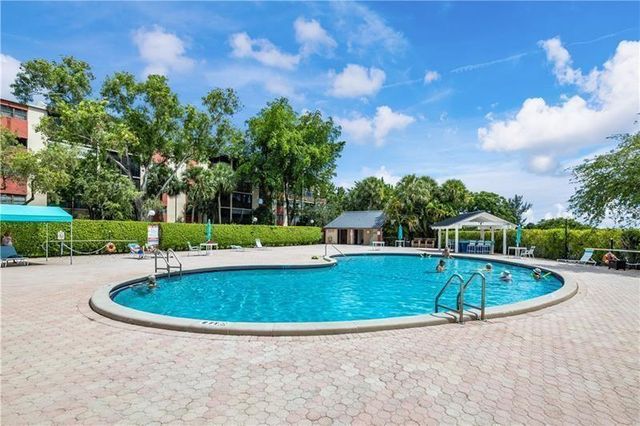 2200 S Cypress Bend Drive 905, Pompano Beach, FL 33069