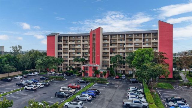 2200 S Cypress Bend Drive 905, Pompano Beach, FL 33069