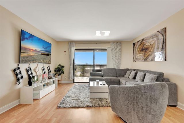 2200 S Cypress Bend Drive 905, Pompano Beach, FL 33069