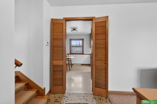 5315 Mary Street, Omaha, NE 68152