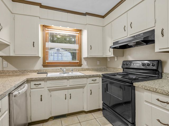 308 Pine Lake Court, Spartanburg, SC 29301