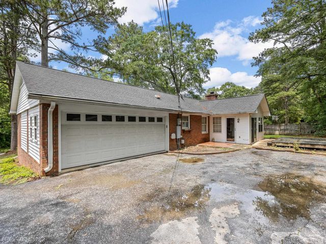 308 Pine Lake Court, Spartanburg, SC 29301