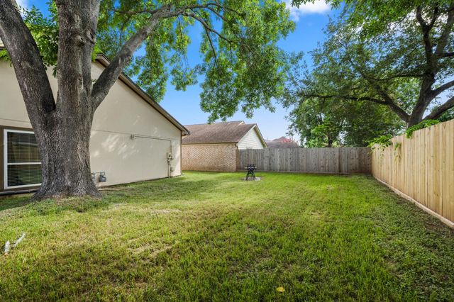 2919 Lake View Drive, Missouri City, TX 77459