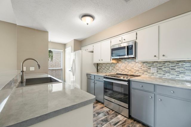 2919 Lake View Drive, Missouri City, TX 77459