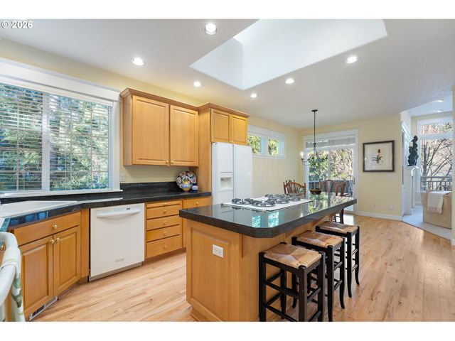 6321 Sw CANBY St, Portland, OR 97219