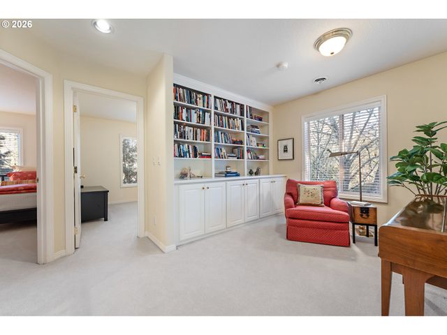 6321 Sw CANBY St, Portland, OR 97219