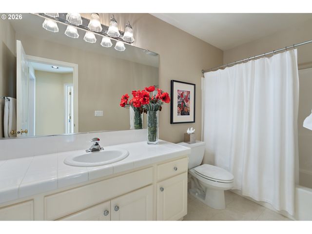 6321 Sw CANBY St, Portland, OR 97219