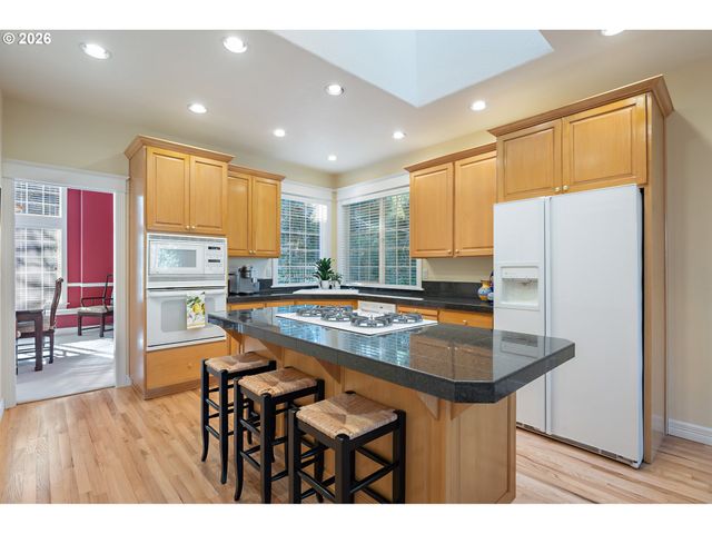 6321 Sw CANBY St, Portland, OR 97219