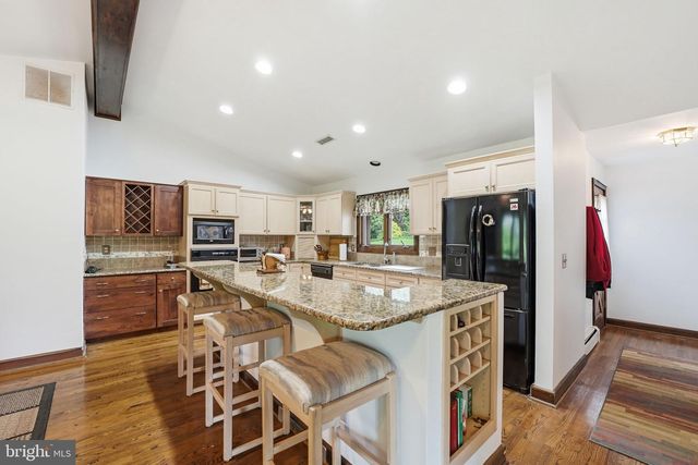 4920 BROOK HILLS DR, Annandale, VA 22003