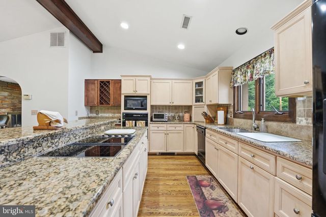 4920 BROOK HILLS DR, Annandale, VA 22003