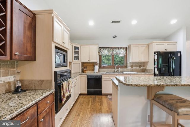 4920 BROOK HILLS DR, Annandale, VA 22003