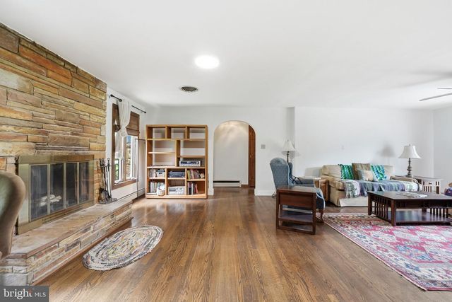 4920 BROOK HILLS DR, Annandale, VA 22003
