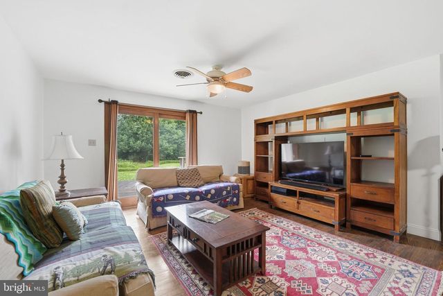 4920 BROOK HILLS DR, Annandale, VA 22003