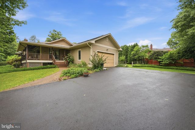 4920 BROOK HILLS DR, Annandale, VA 22003