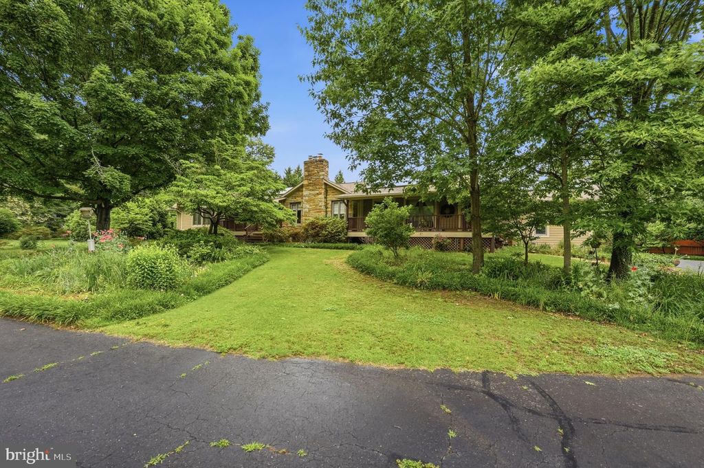 4920 BROOK HILLS DR, Annandale, VA 22003