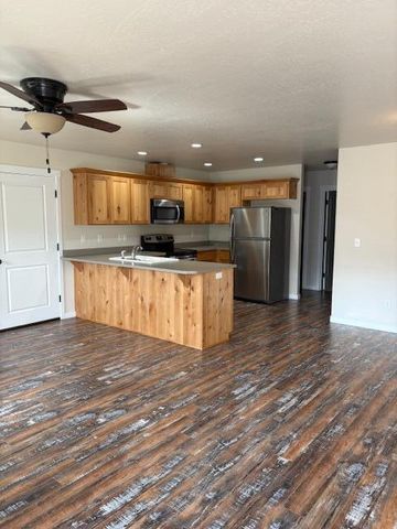 1380 Dowell Road, Grants Pass, OR 97527