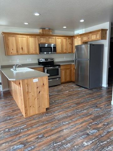 1380 Dowell Road, Grants Pass, OR 97527