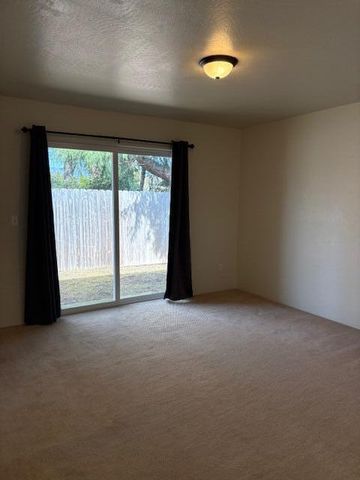 1380 Dowell Road, Grants Pass, OR 97527