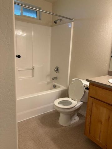 1380 Dowell Road, Grants Pass, OR 97527