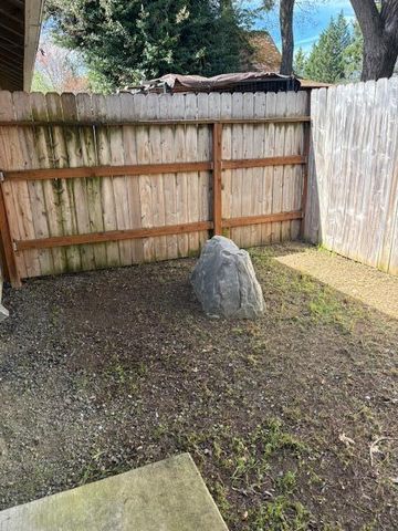 1380 Dowell Road, Grants Pass, OR 97527