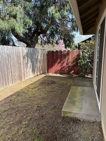 1380 Dowell Road, Grants Pass, OR 97527