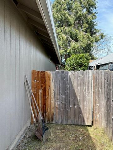 1380 Dowell Road, Grants Pass, OR 97527