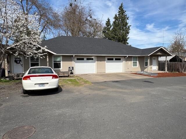 1380 Dowell Road, Grants Pass, OR 97527