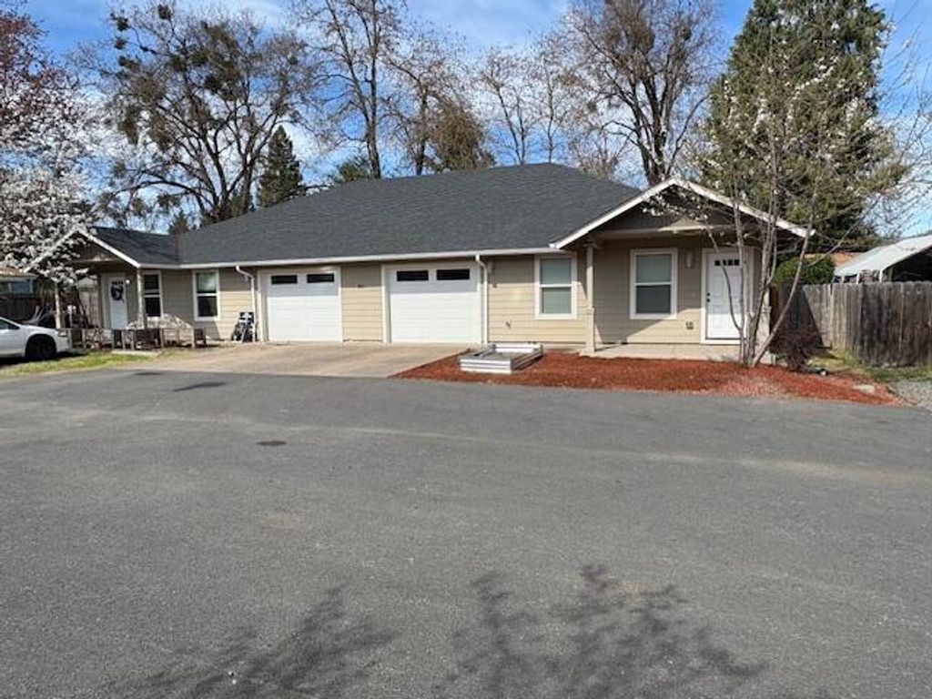 1380 Dowell Road, Grants Pass, OR 97527