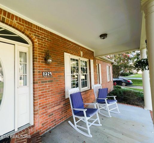 8209 Stratton Wood Circle, Knoxville, TN 37919