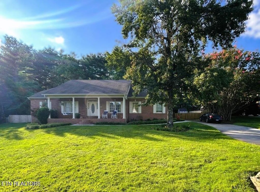 8209 Stratton Wood Circle, Knoxville, TN 37919