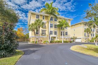 10090 Lake Cove DR 201, Fort Myers, FL 33908