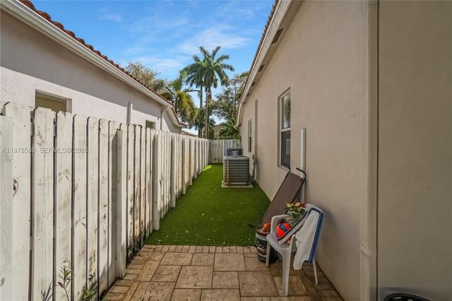 5297 SW 34th Way, Hollywood, FL 33312