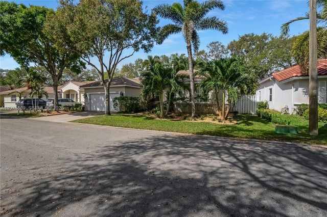 5297 SW 34th Way, Hollywood, FL 33312