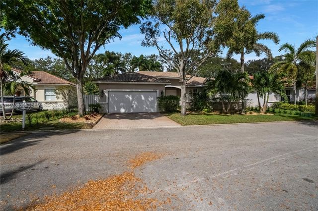 5297 SW 34th Way, Hollywood, FL 33312