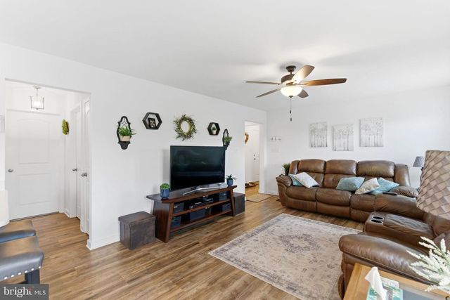 255 QUINELLA CT, Martinsburg, WV 25404