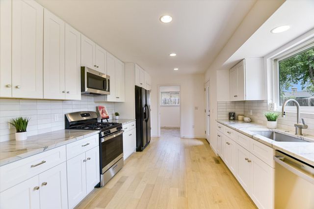 9203 Quail Rock CIR, Austin, TX 78758