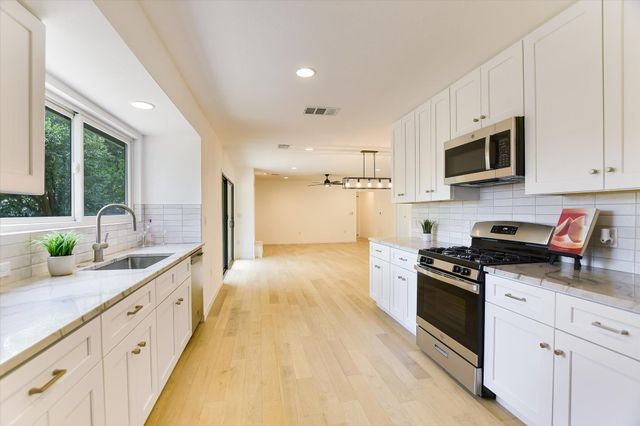 9203 Quail Rock CIR, Austin, TX 78758