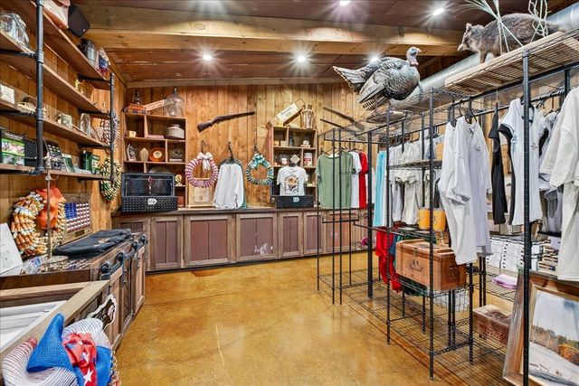 3975 Jarman Hollow Rd, Palmyra, TN 37142